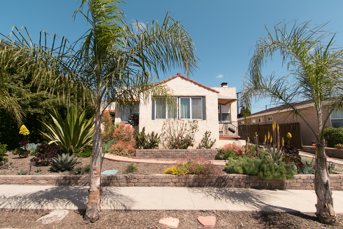 La Mesa House: 8042 University Pl