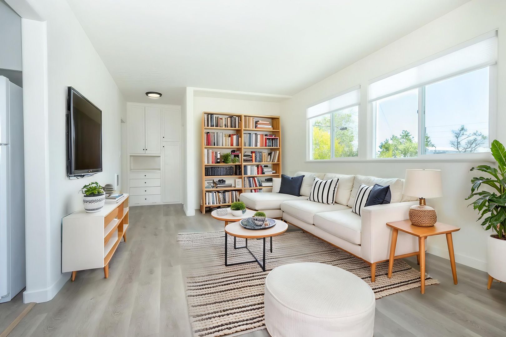 San Diego Apartment: 2078 1/2 Garnet Avenue