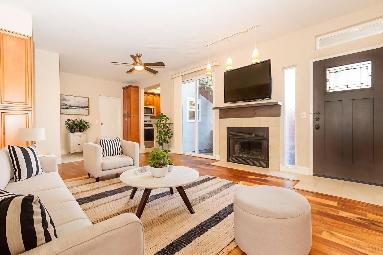 San Diego Apartment: 4524 Cleveland Ave #103