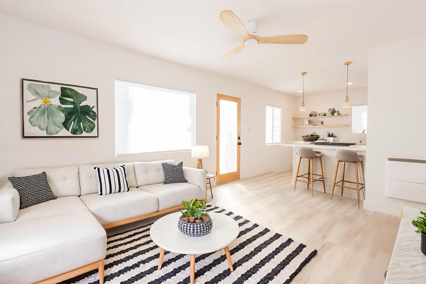 San Diego Apartment: 1926 Fortuna Ave #A