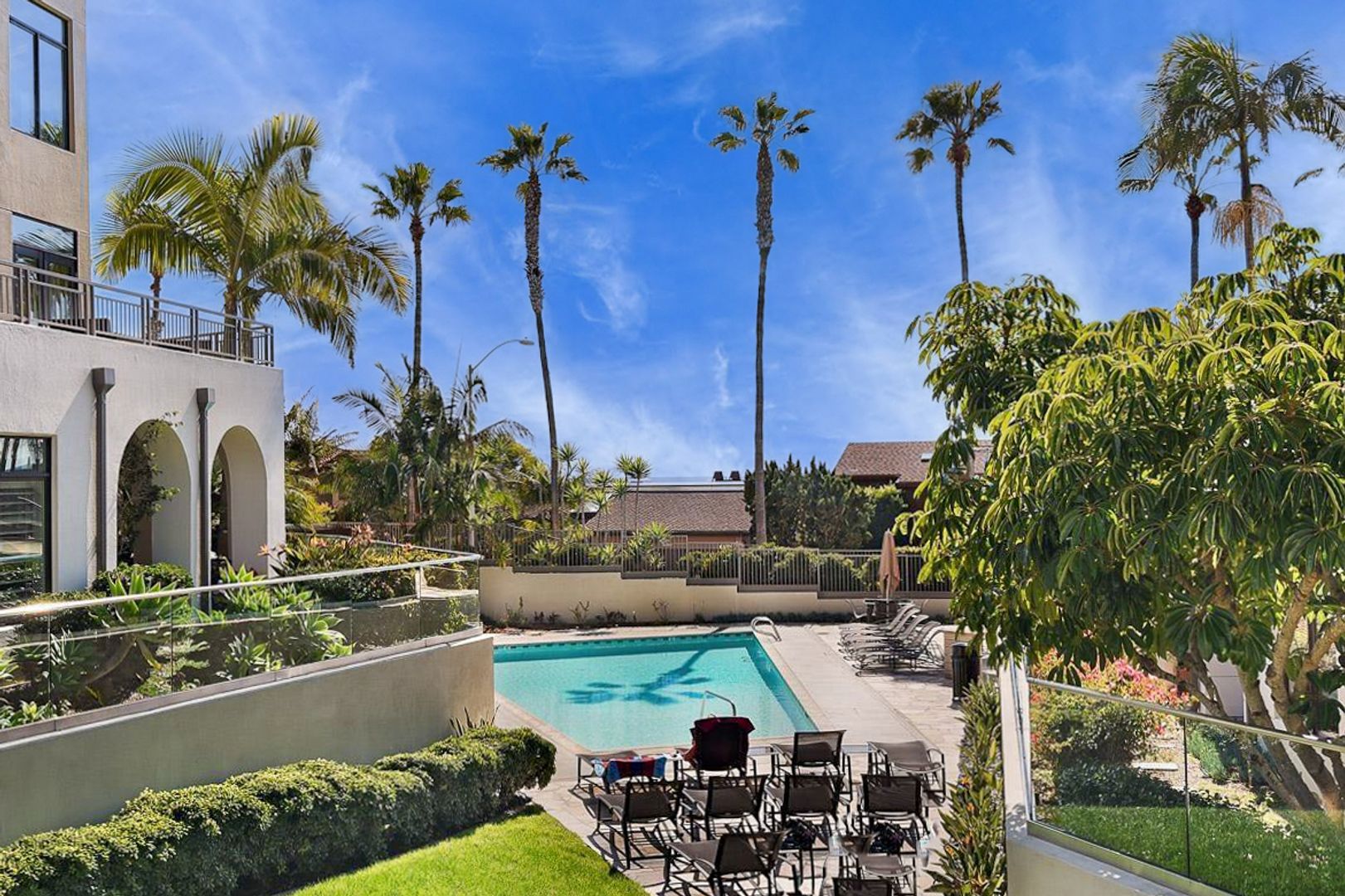 La Jolla Apartment: 5440 La Jolla Blvd. #105