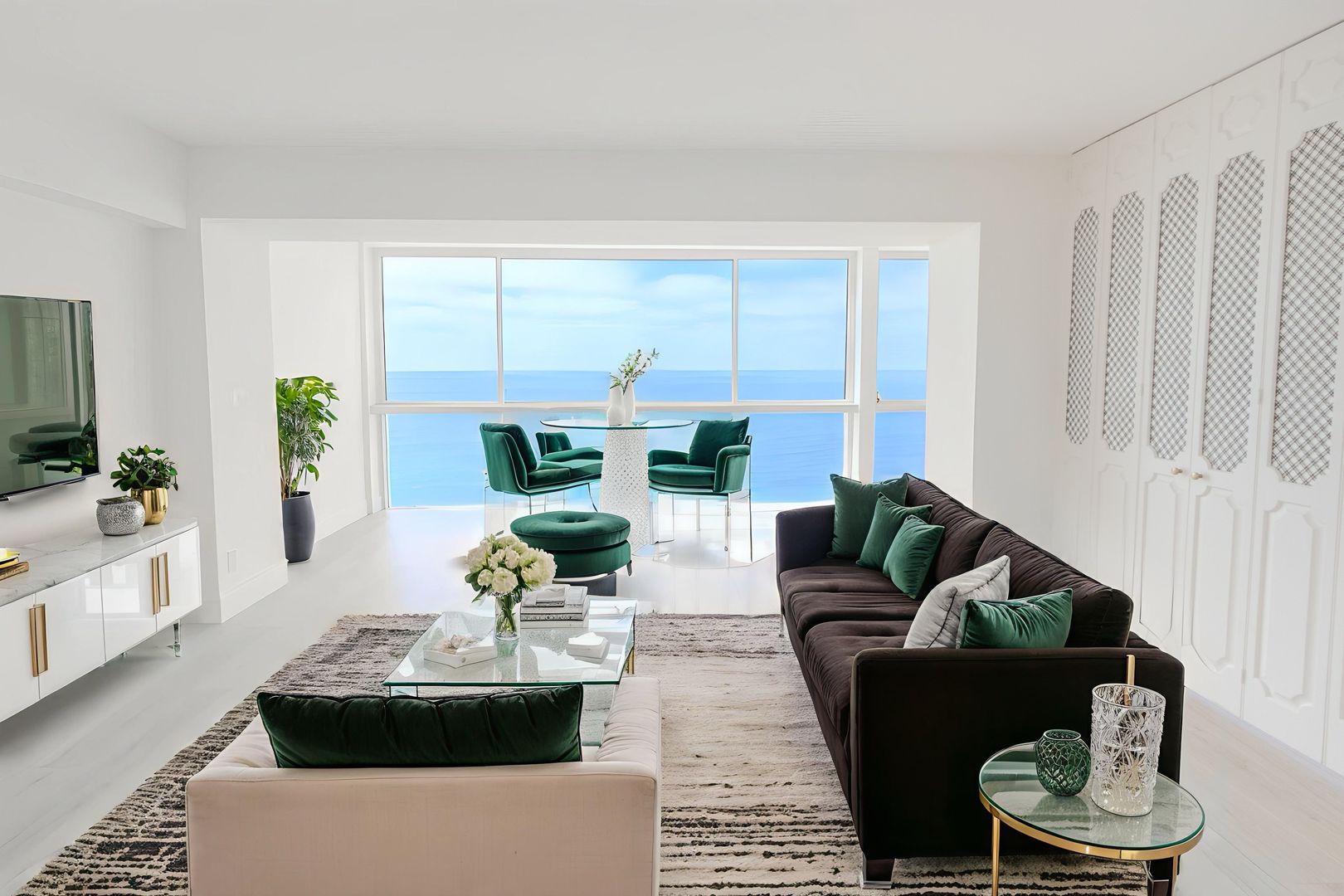 La Jolla Apartment: 939 Coast Blvd #9B
