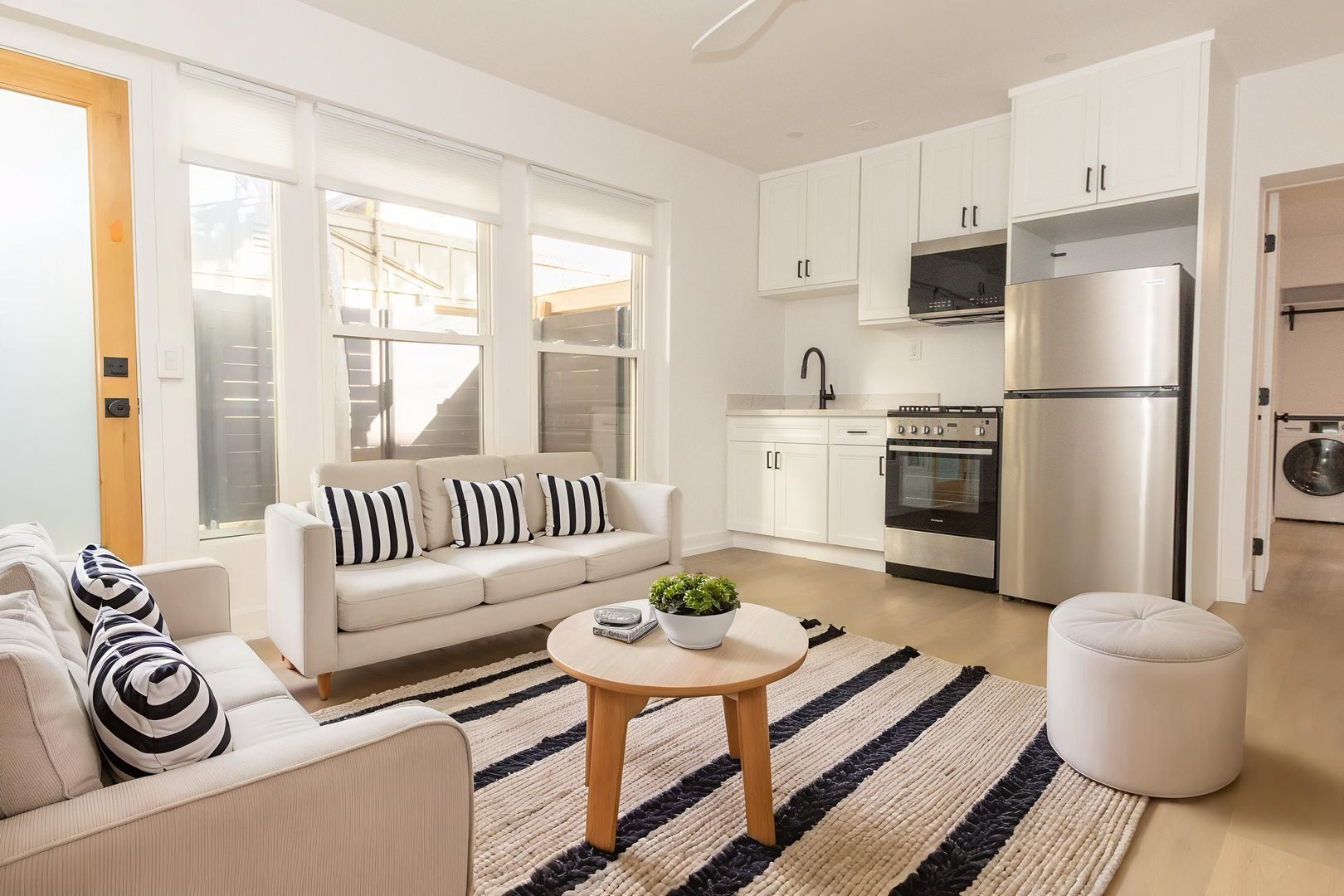 San Diego Apartment: 1926 Fortuna Ave #D