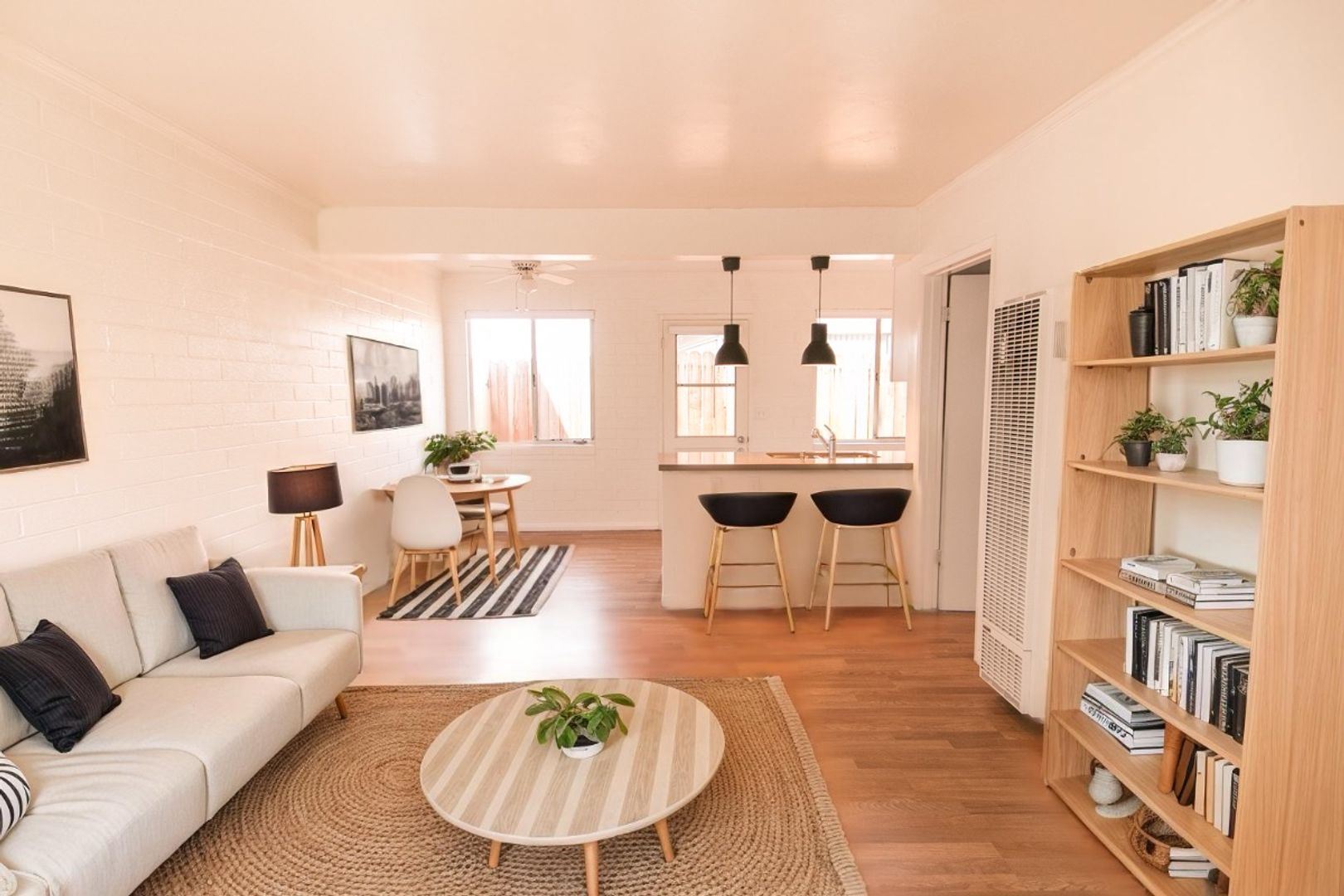San Diego Apartment: 4493 Montalvo St
