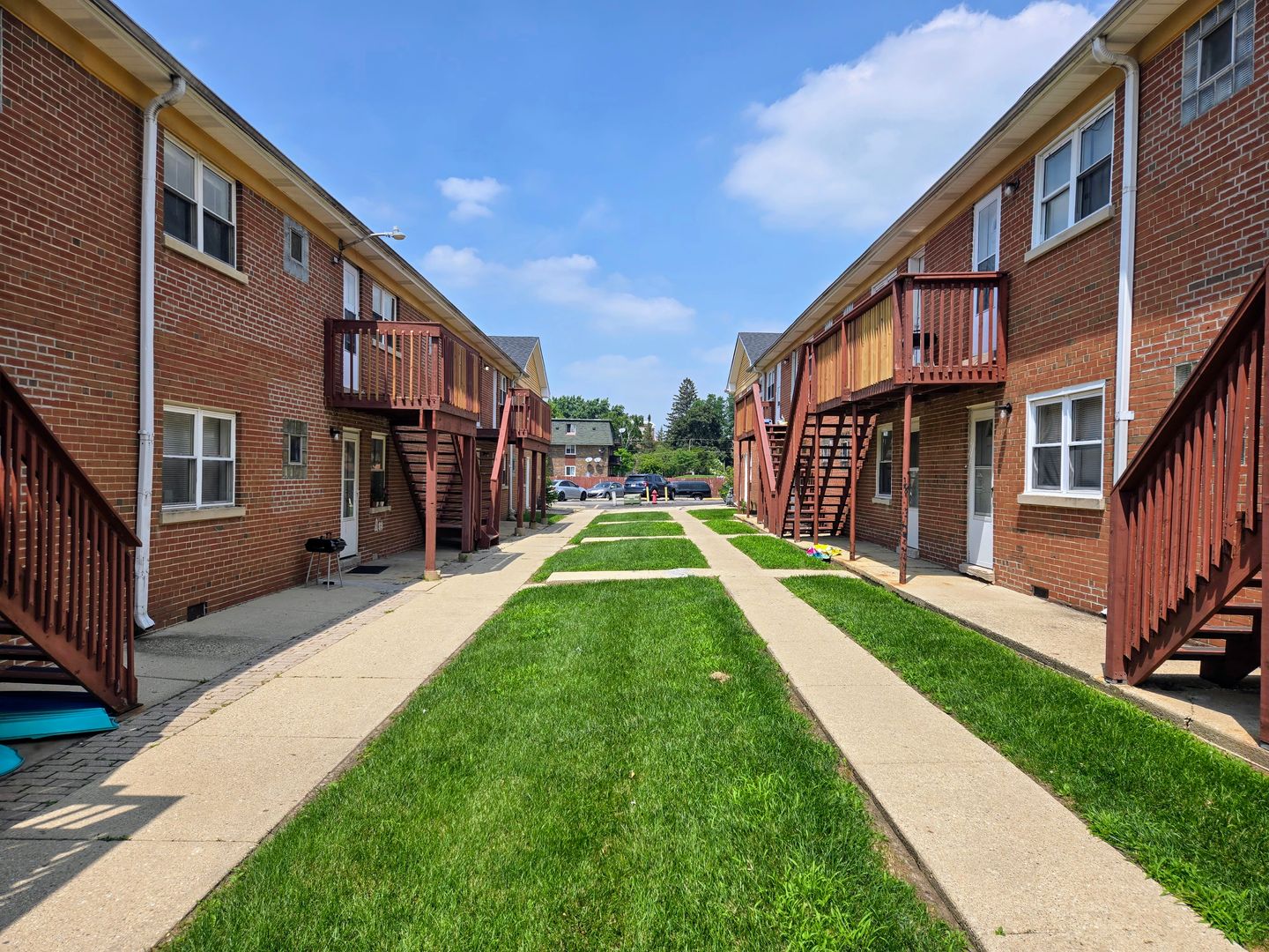 Palatine Apartment: 410-440 W. Palatine Road