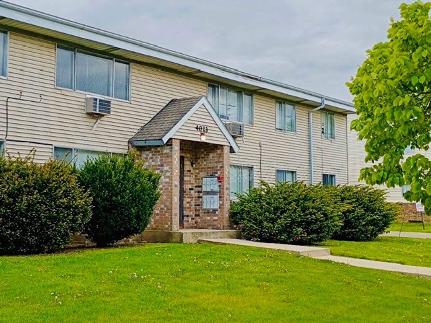 Kenosha Apartment: 4023-4209 50th St., 5020 40th Ave.