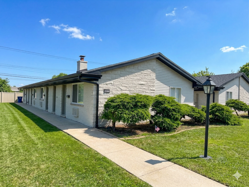 Renovated 1-Bedroom in Oak Lawn | 1 Month FREE! – photo 1