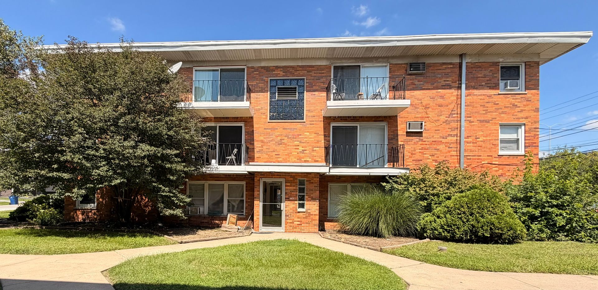 Worth Apartment: 10805 S Lloyd Dr.