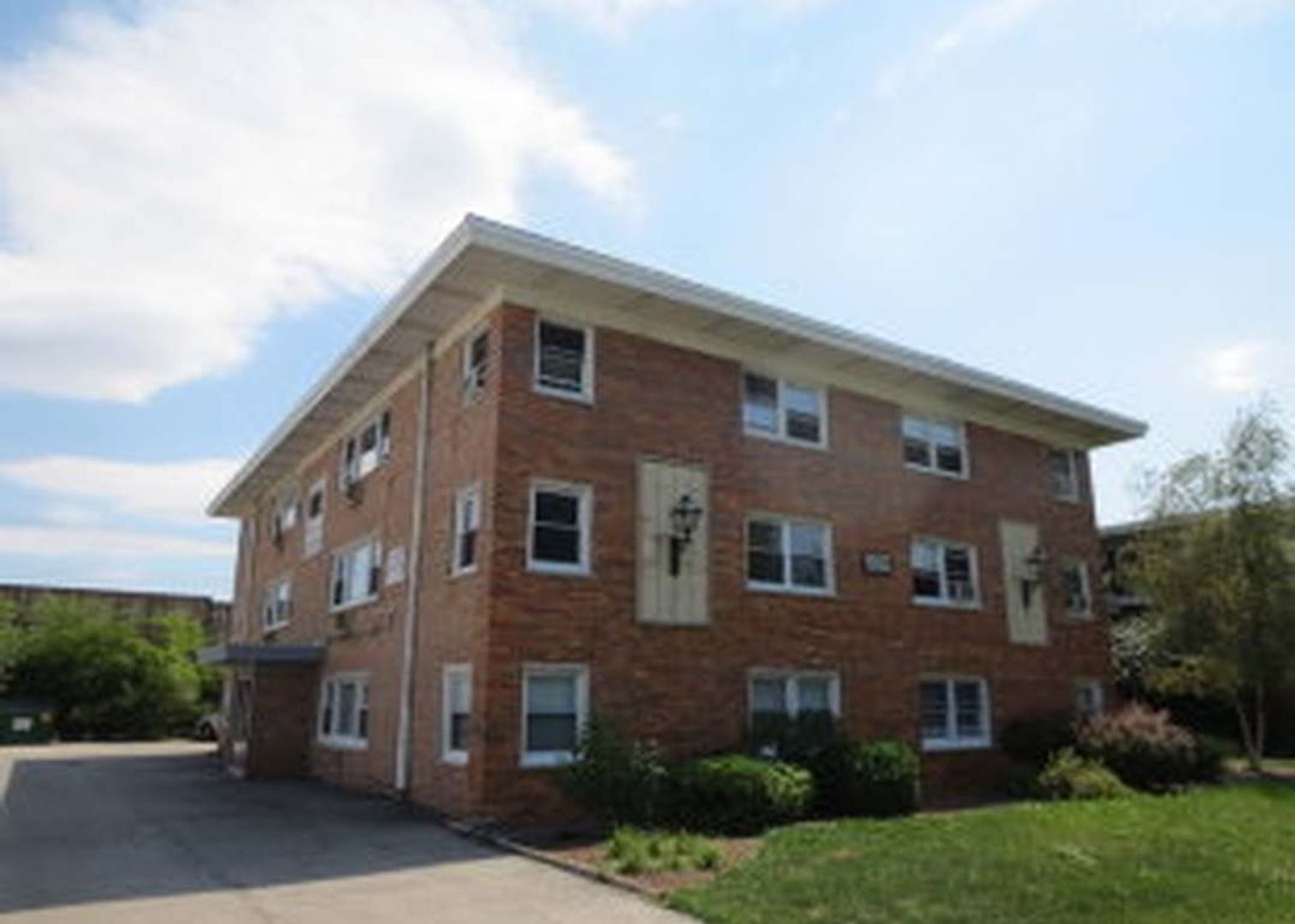 Worth Apartment: 10805 S Lloyd Dr.