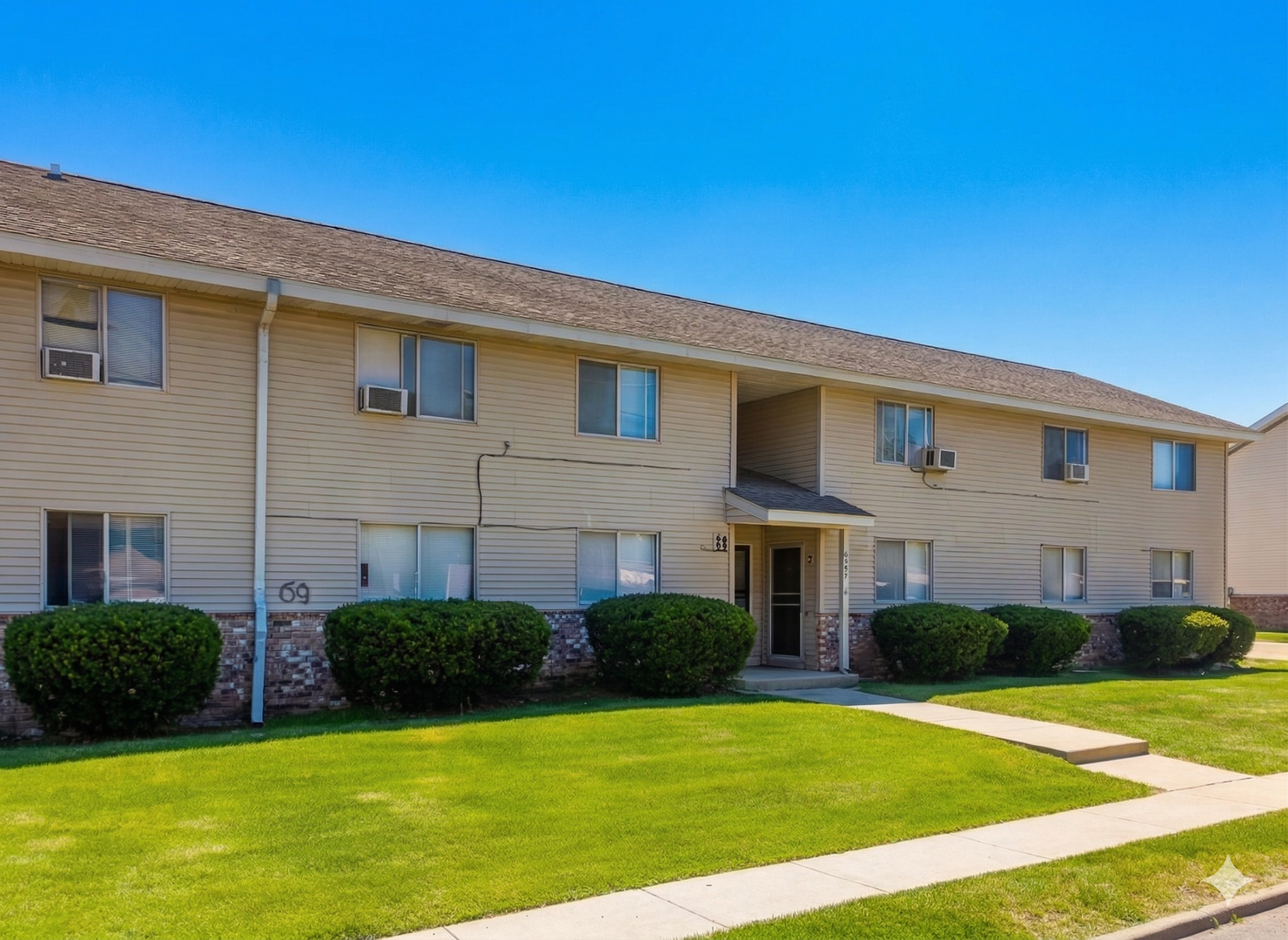 Kenosha Apartment: 4023-4209 50th St., 5020 40th Ave.