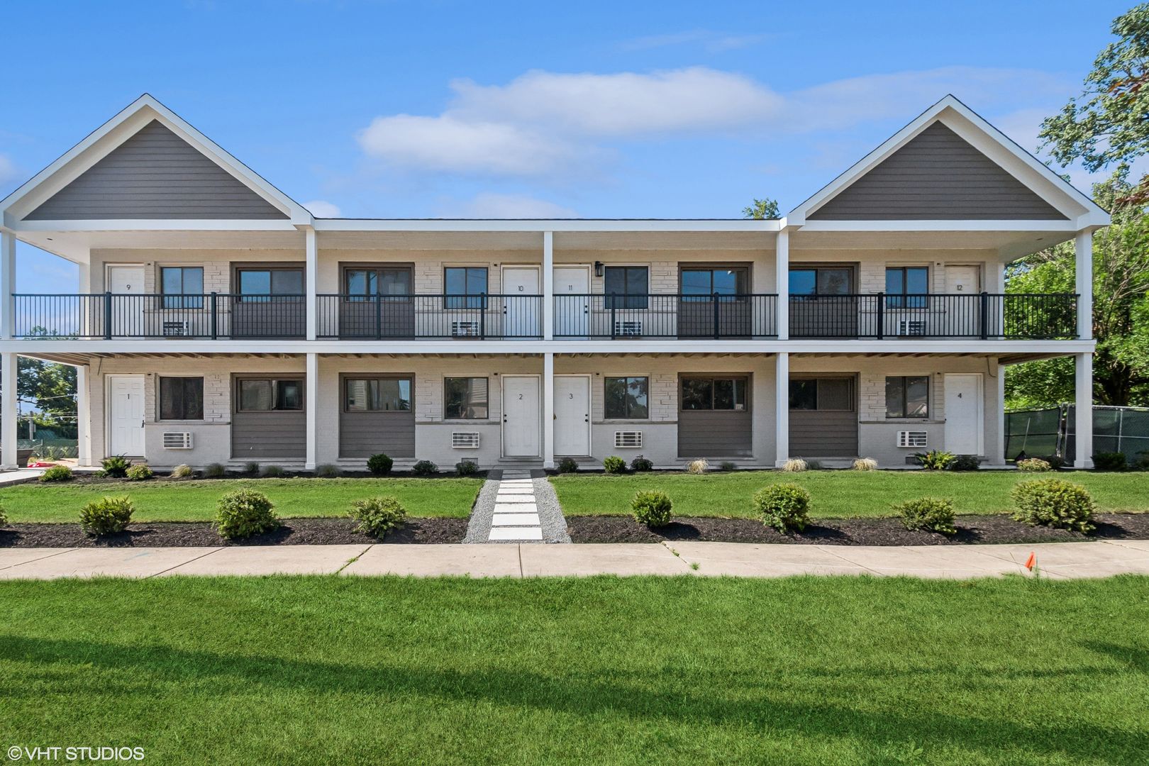 Oak Forest Apartment: 15701 S Lamon Ave & 4823 W 157th St.