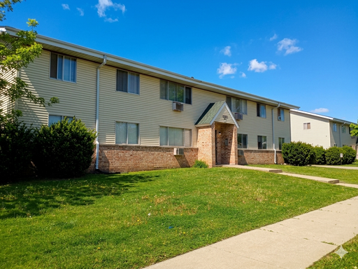 HEAT INCLUDED | Updated 2-Bedroom in Kenosha! – photo 1