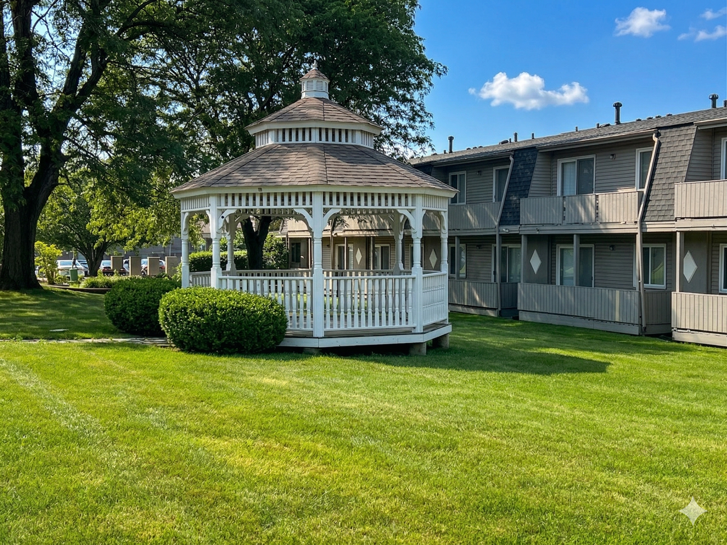 Oak Forest Apartment: 15928-38 S LeClaire Ave.