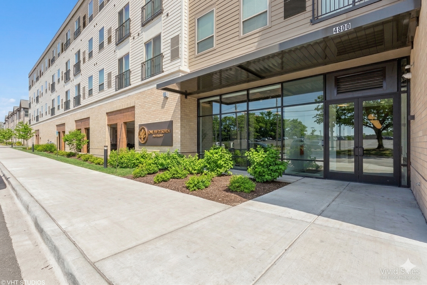 Oak Forest Apartment: 4800 W. 157th St.