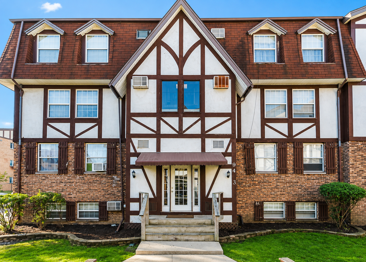 Hickory Hills Apartment: 9433 S 86th Court