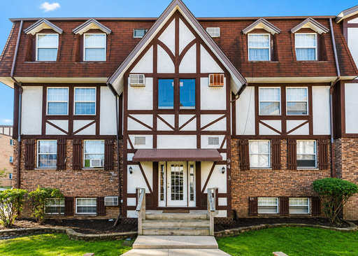 Great Location! Spacious 1BR Near Shopping & Dining