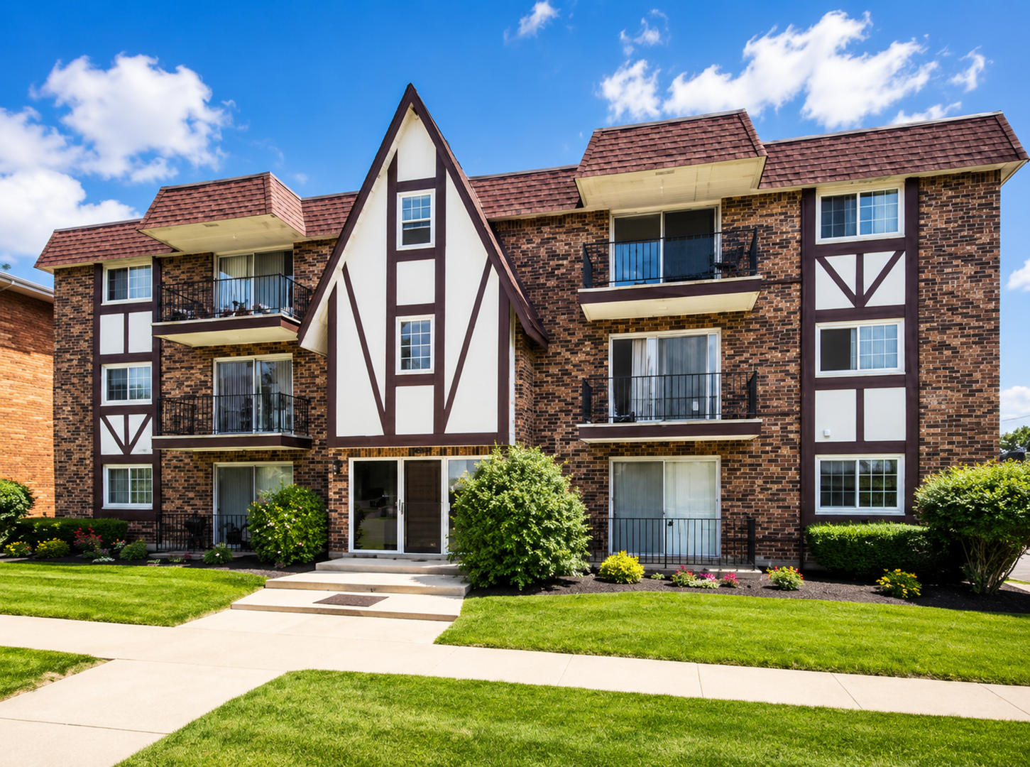 Oak Lawn Apartment: 11035 South Keating Avenue