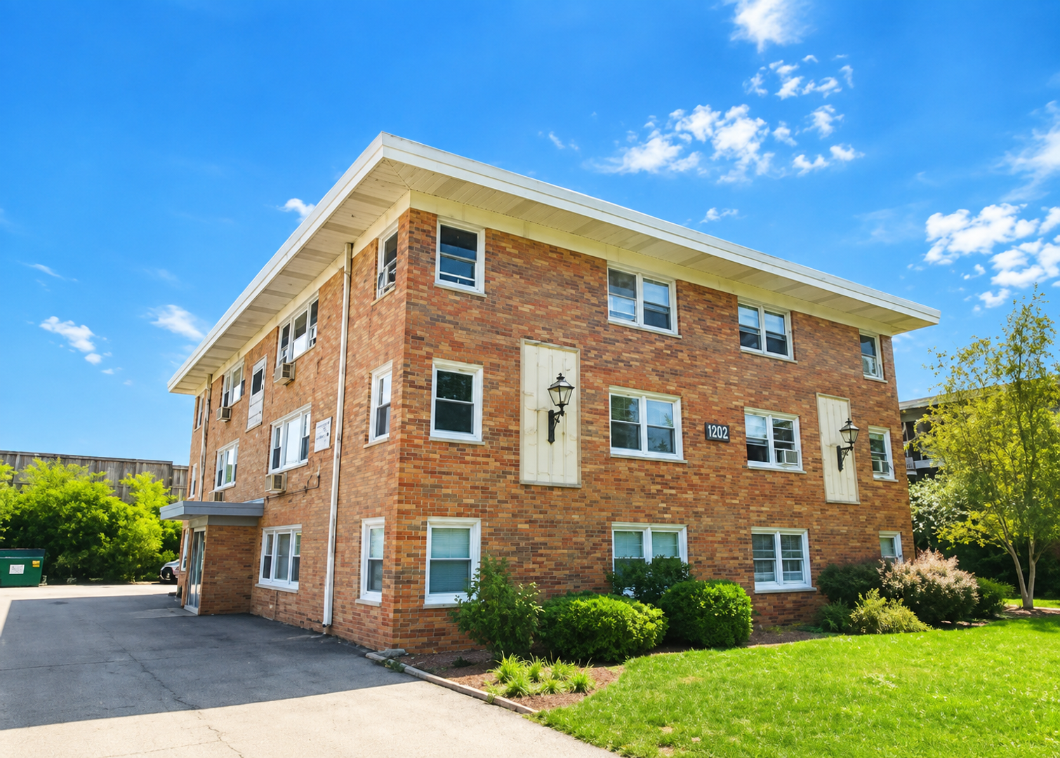 Worth Apartment: 10805 S Lloyd Dr.