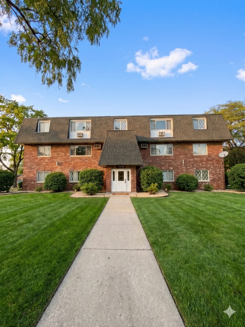 Tinley Park Apartment: 17230 South 71st Court