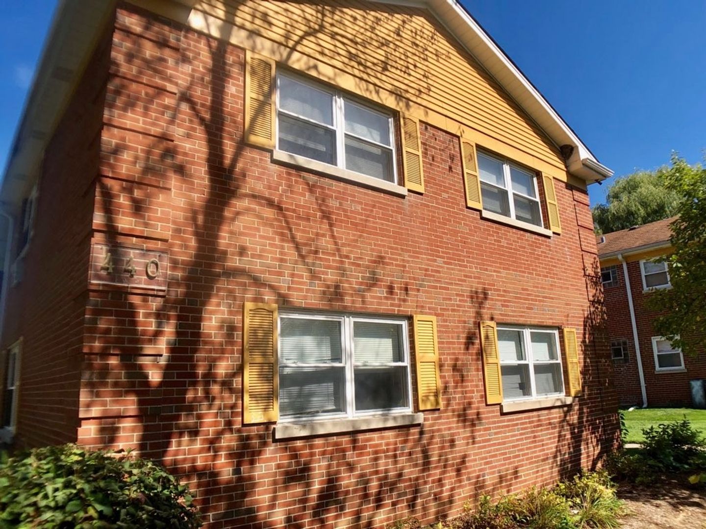 Palatine Apartment: 410-440 W. Palatine Road