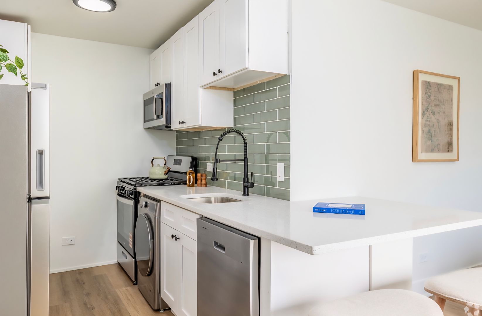 Glen Ellyn Apartment: 382 Pennsylvania Avenue