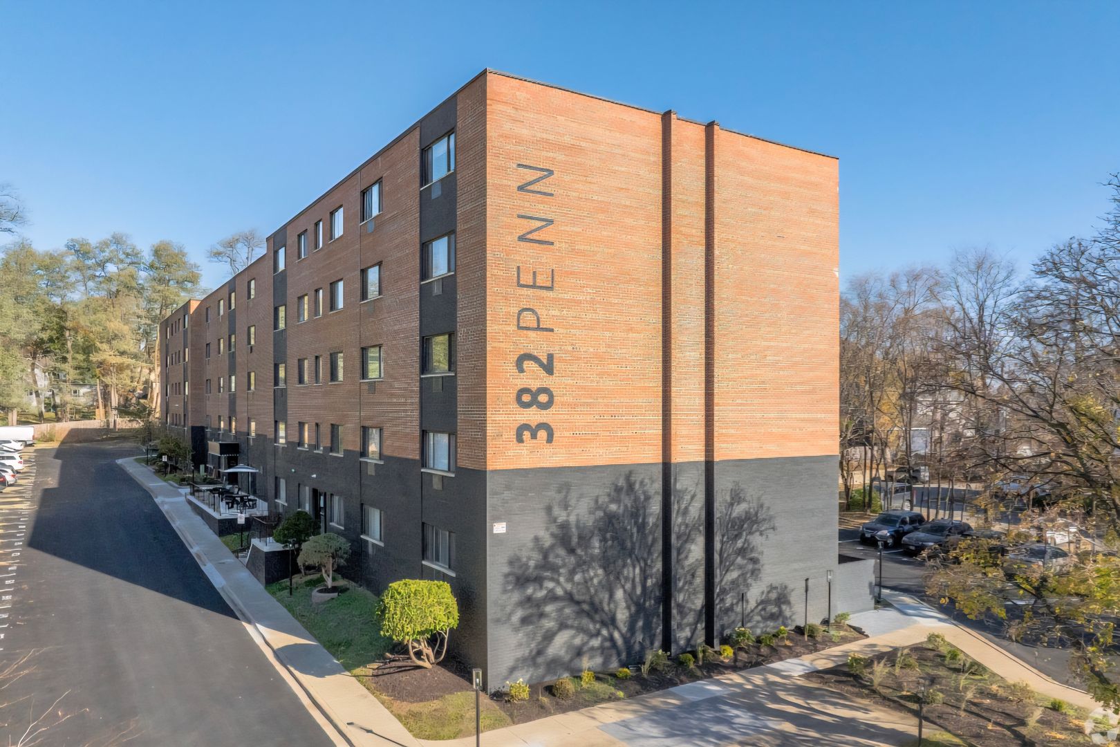 Glen Ellyn Apartment: 382 Pennsylvania Avenue