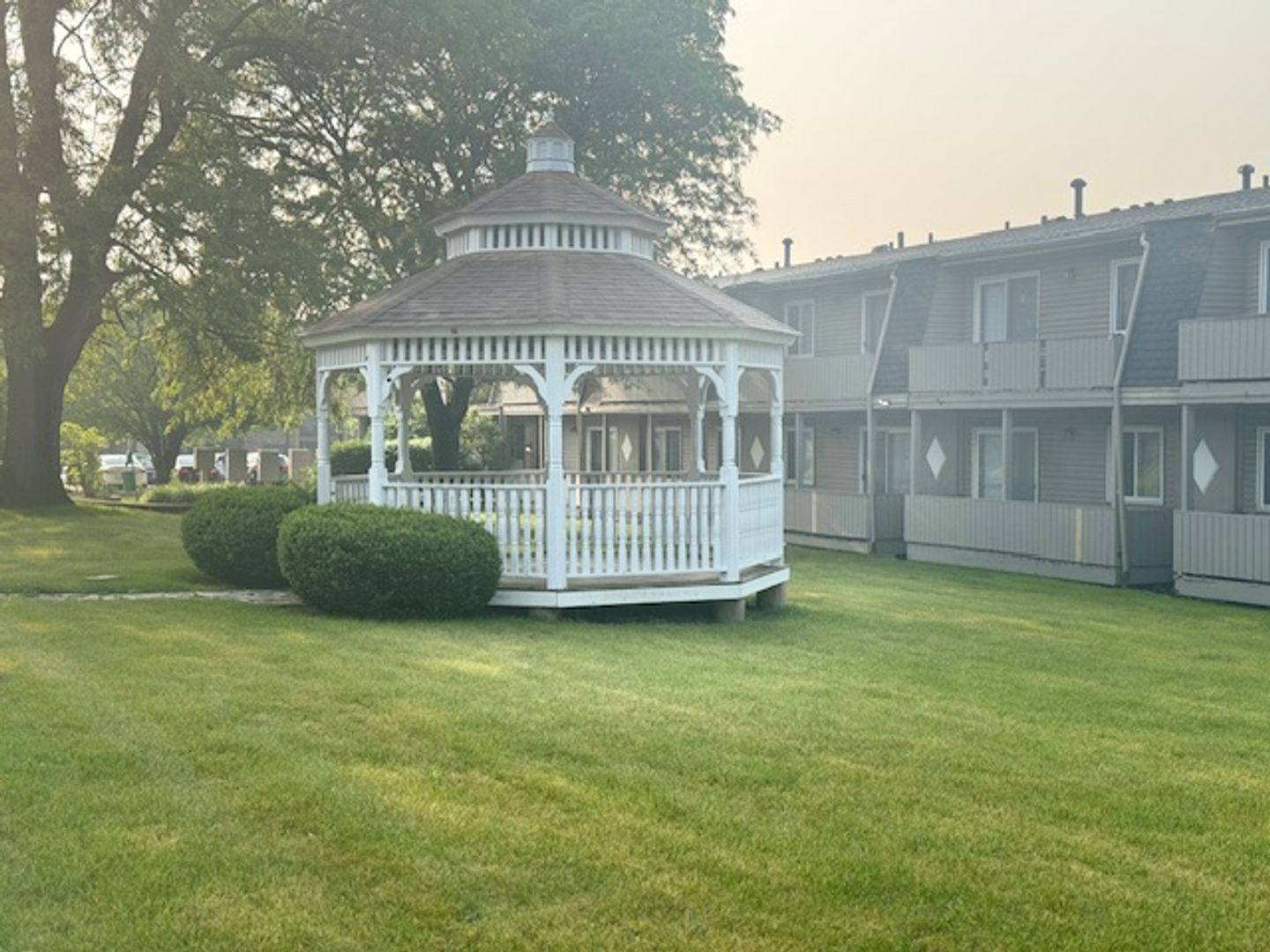 Oak Forest Apartment: 15928-38 S LeClaire Ave.