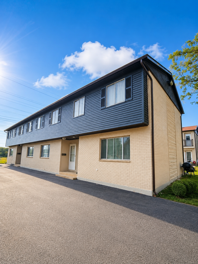 Joliet Townhome: 500-513 West Bellarmine Drive