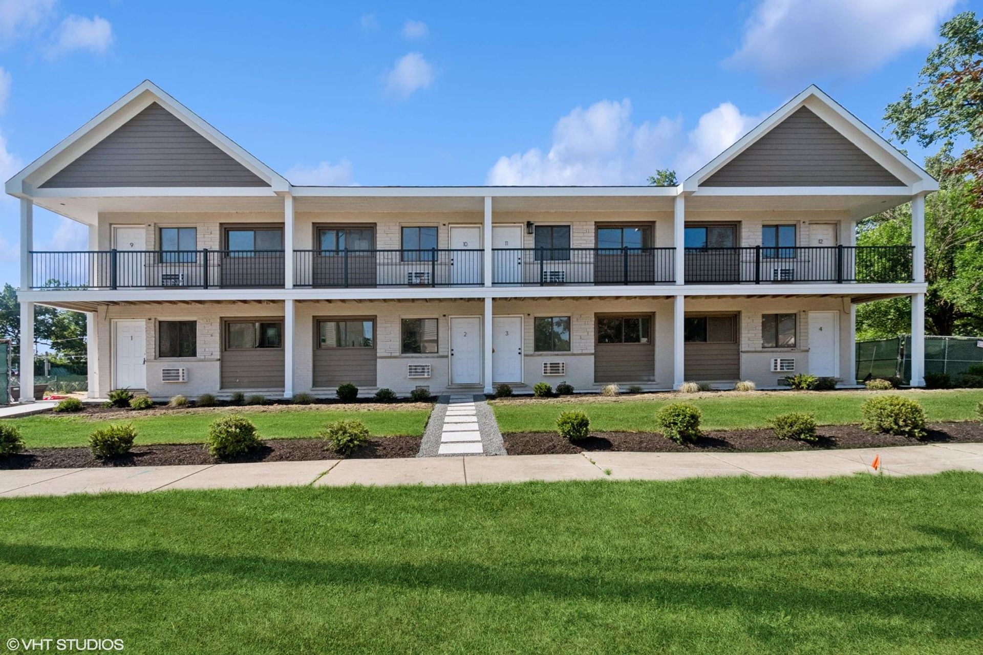 Modern Living, Perfect Location FALL MOVE IN SPECIAL!