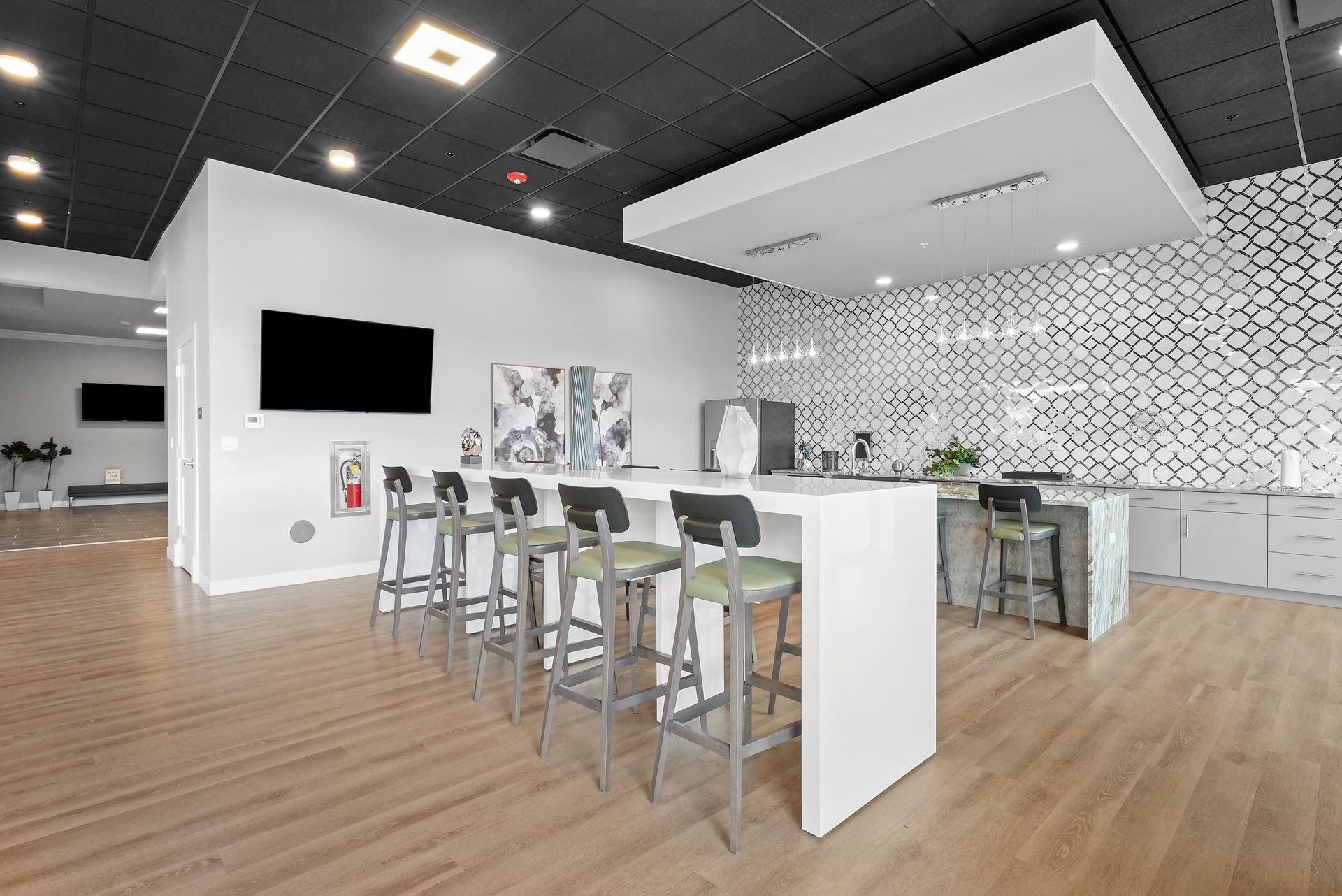 Tinley Park Apartment: 6701 South Street