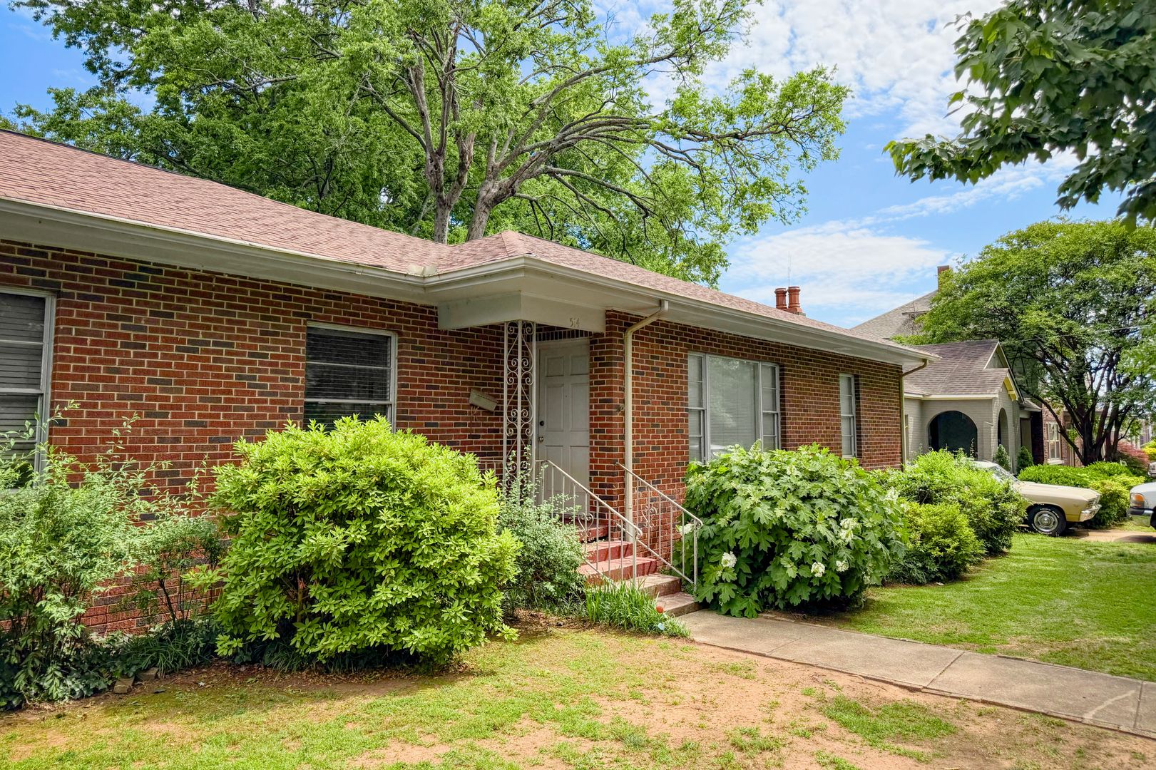 Decatur House: 516 Ferry St NE
