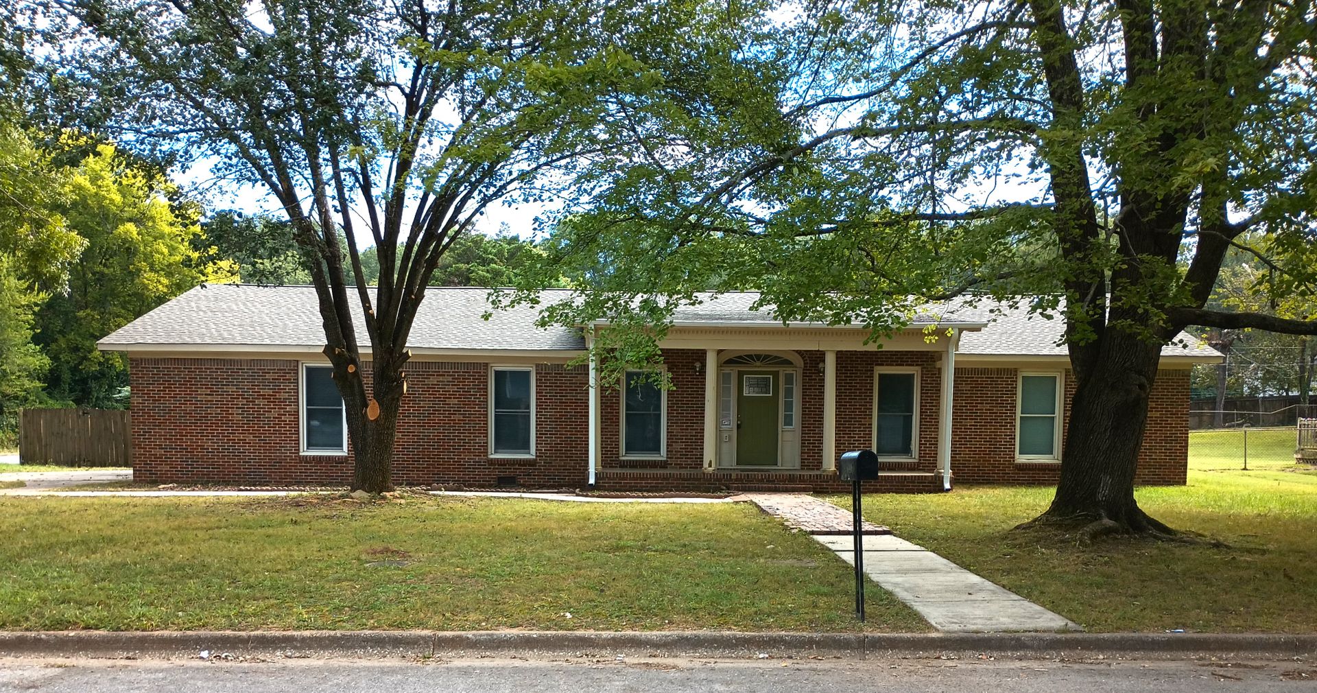 Decatur House: 1002 15th Ave SW