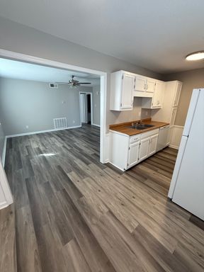 Newly Updated 1-Bedroom Apartment in Decatur, AL!