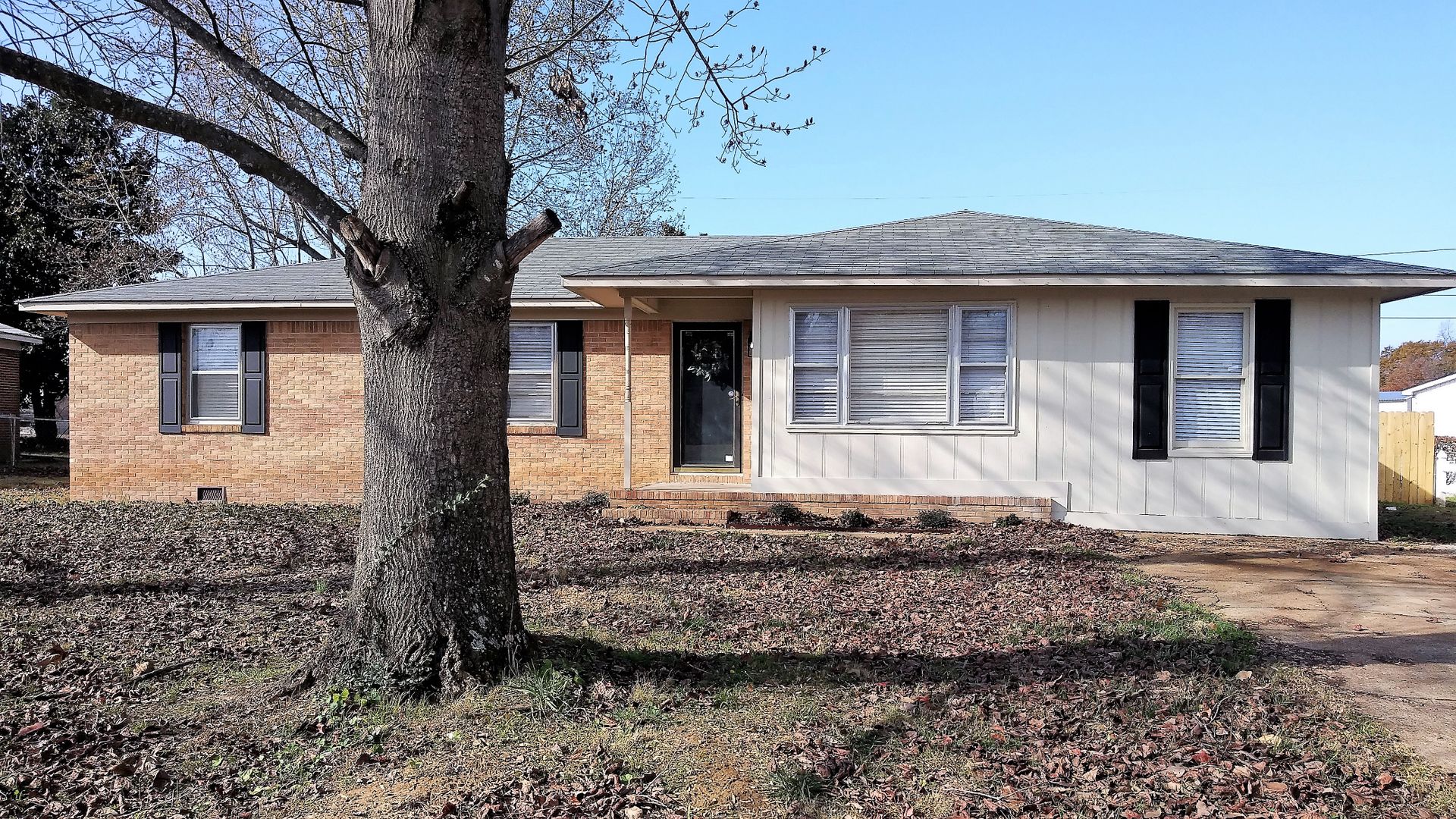 Decatur House: 2309 Calray Ave SW