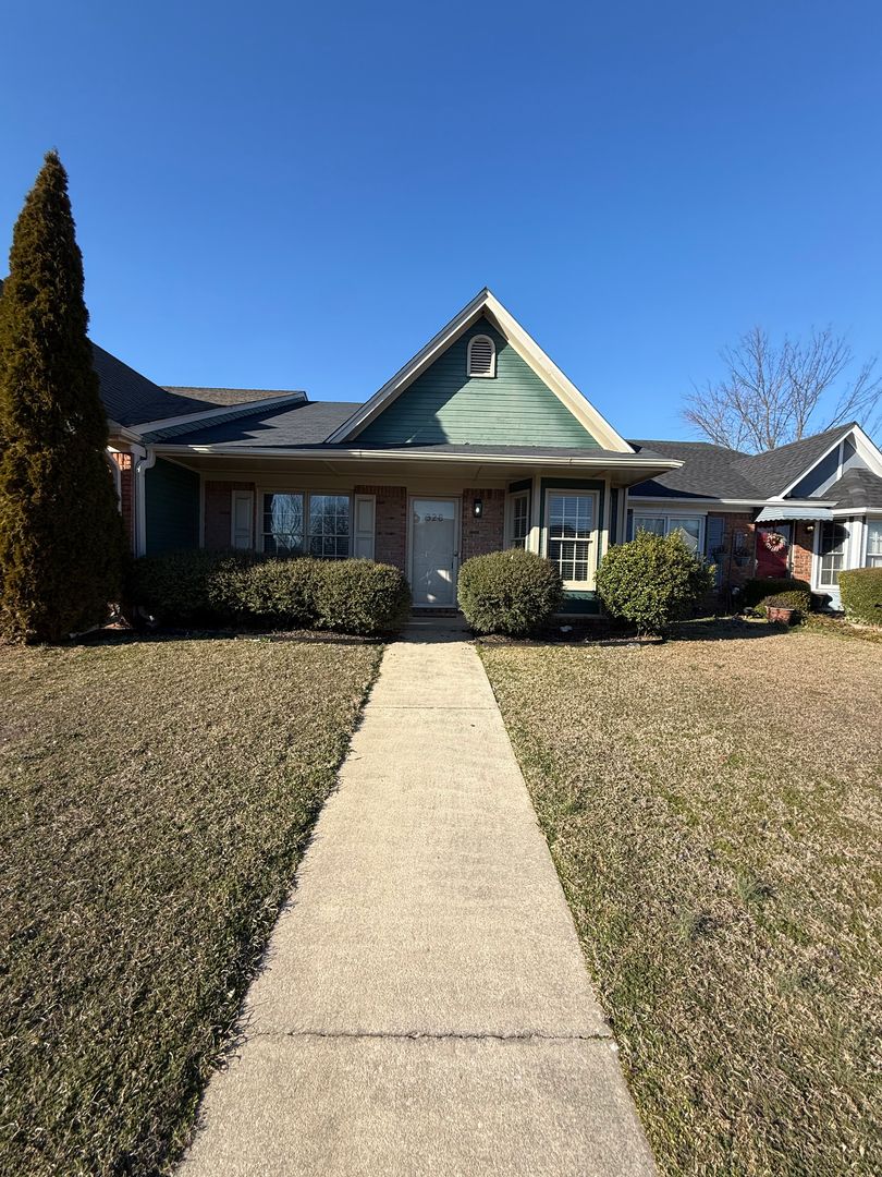 Decatur House: 328 Shadow Pointe