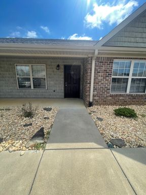 2 Bedroom 2 Bathroom Apartment Available!