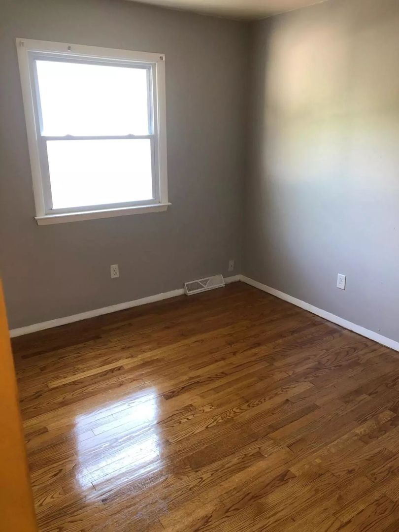 Milwaukee Apartment: 5405-5407 N 37th St