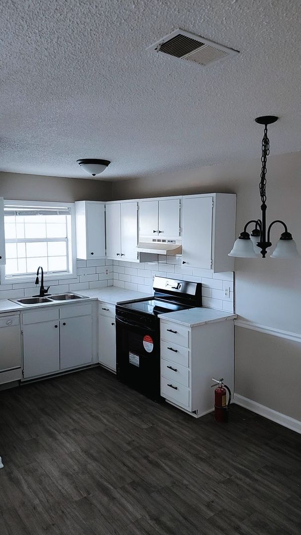 Kernersville Apartment: 317 Pineview Dr.