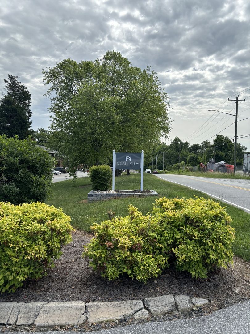 Kernersville Apartment: 317 Pineview Dr.