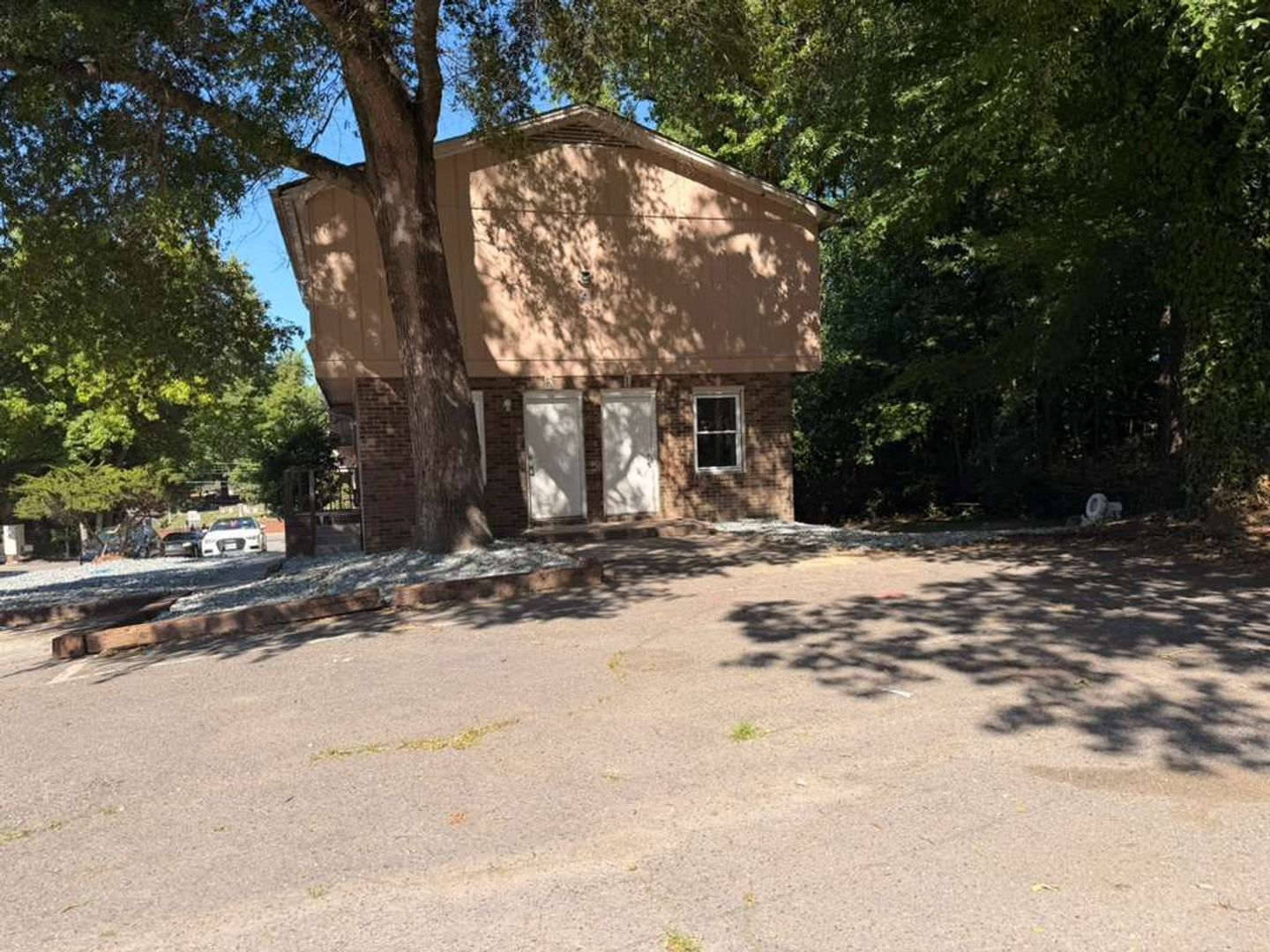 Thomasville Apartment: 200 Memorial Park Dr