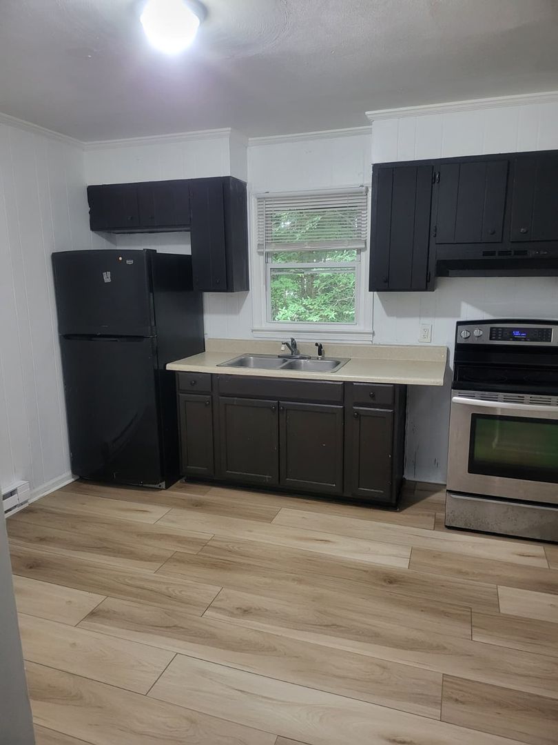Thomasville Apartment: 200 Memorial Park Dr