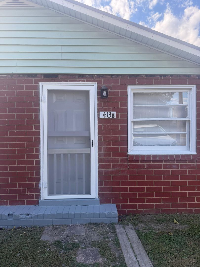 Thomasville Apartment: 413 Cohen St.