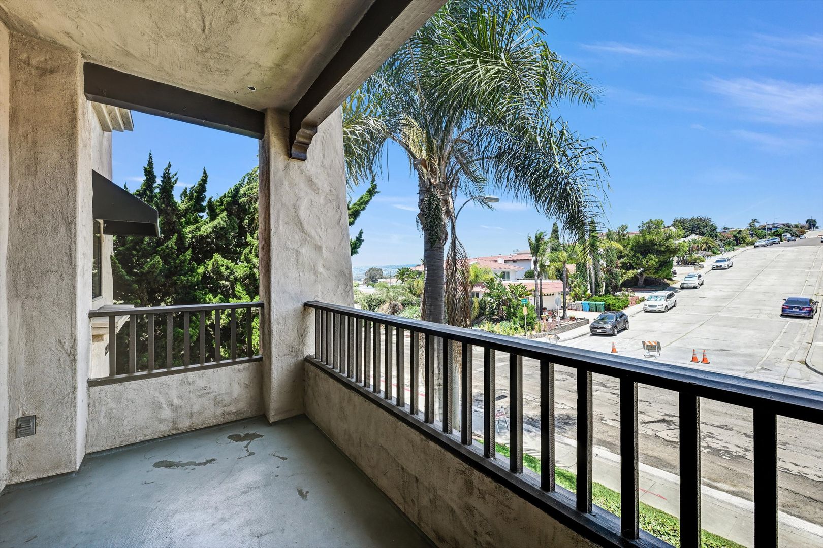 San Diego House: 2530 Clairemont Dr 204