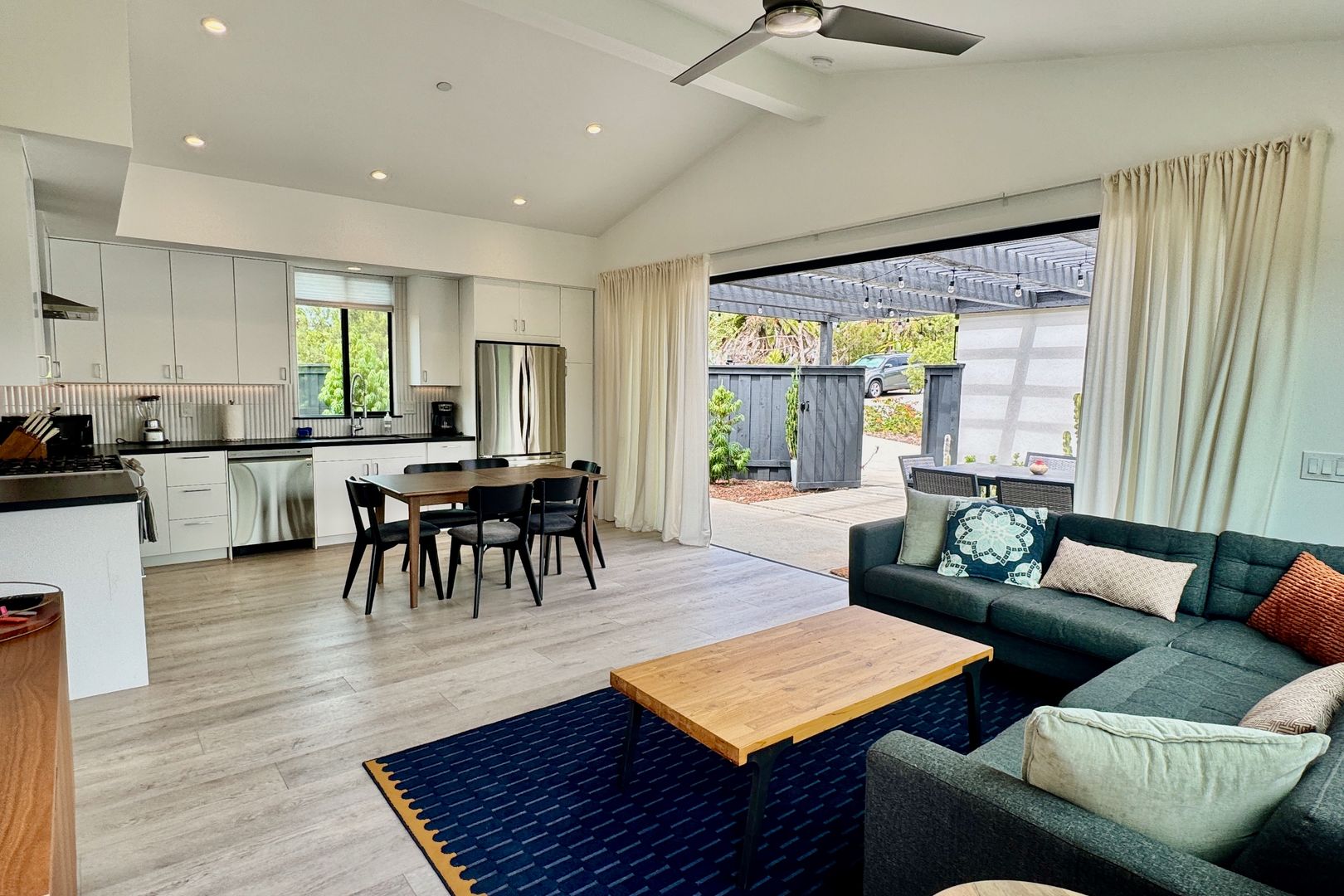 Encinitas House: 1333 Lake Dr