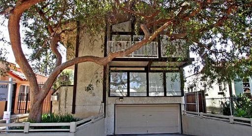 Beautiful 2bed + 2bath Condo located on a Mature Tree-lined Street in the Heart of Santa Monica. – photo 1