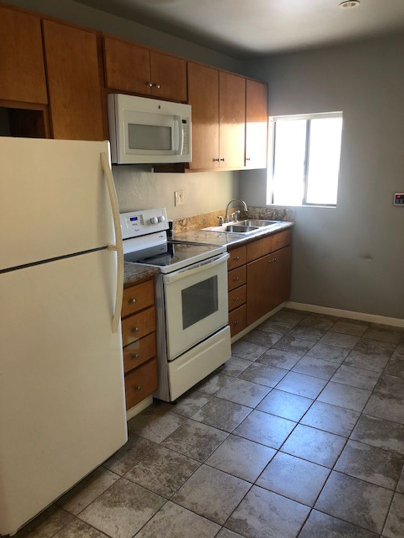 San Diego Apartment: 1037 University Ave