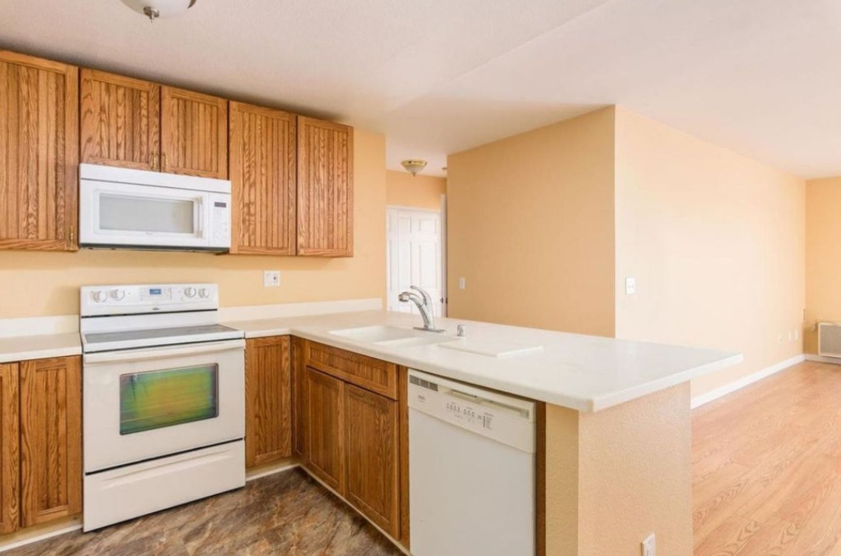 San Diego House: 6131 Rancho Mission Rd Unit 106
