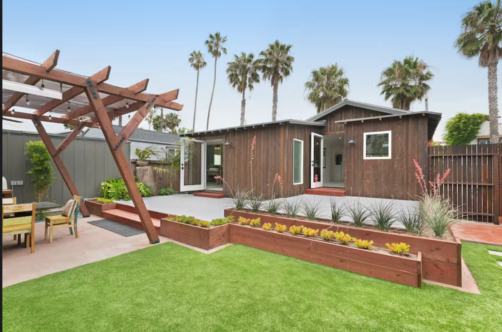 San Diego House: 5080 Long Branch Ave