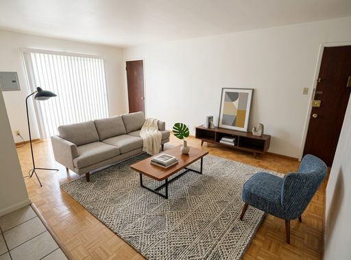 Top Floor, Two Bedroom Apartment W Parking & Private Patio! – photo 1
