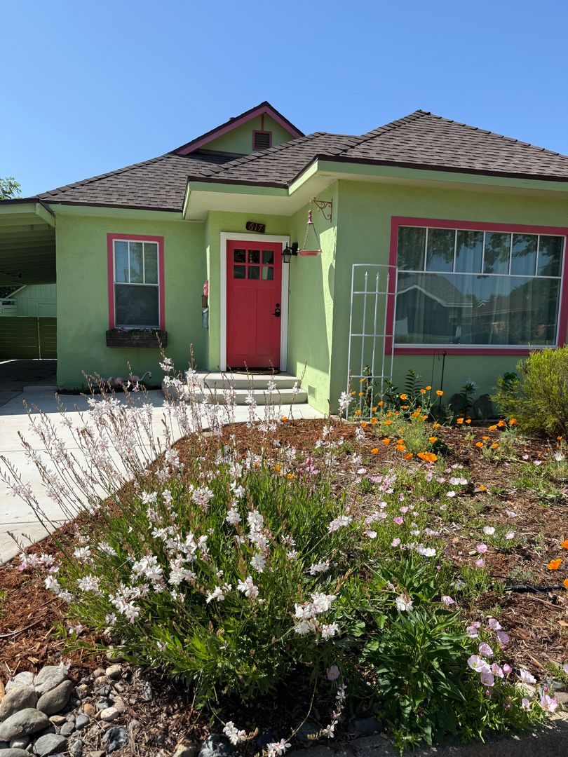 Roseville House: 617 Grove St